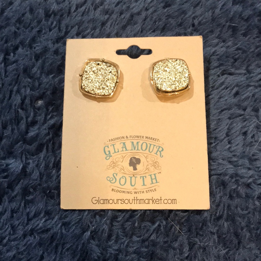 Adorable druzy stud earrings!